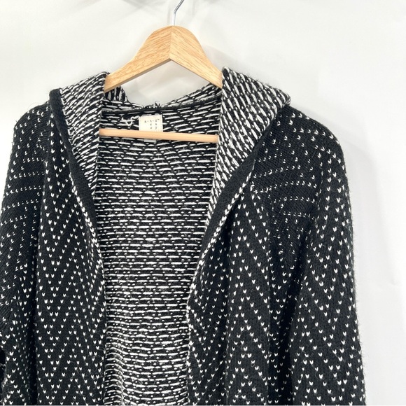 A NEW DAY Woman's Black & White Heart Knit Casual Long Line Cardigan Size L - Picture 3 of 15